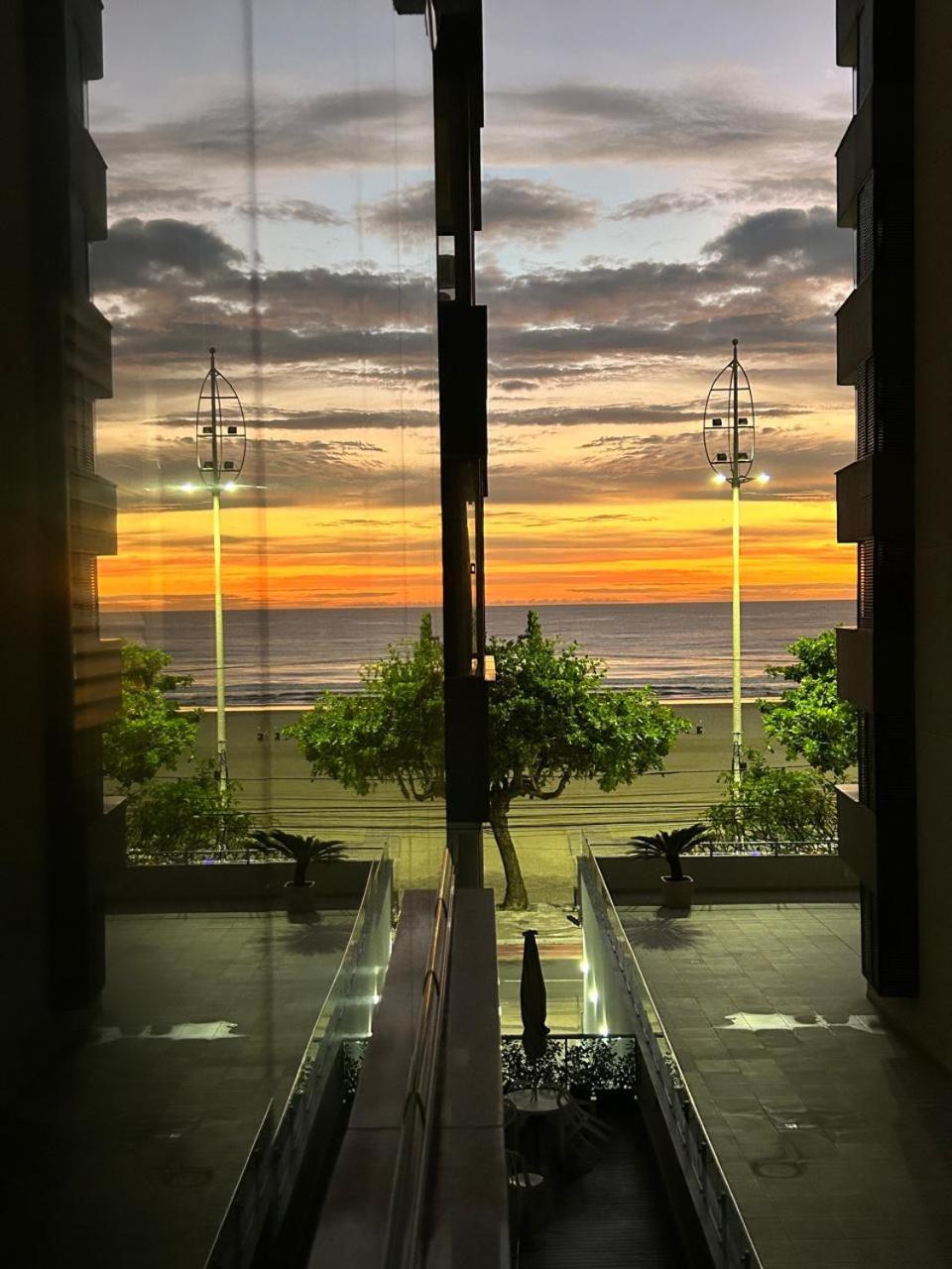 Apartmán Avenida Atlantica, Beira Mar, Pe Na Areia Balneário Camboriú Exteriér fotografie
